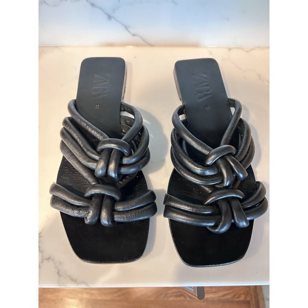 Zara Woman’s Black Tube Leather Flat Sandals size 6 NWT